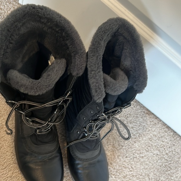 Like new JBU snow boots - Picture 3 of 6